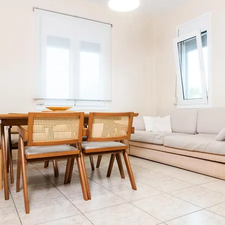 Dimeli 1 Apartment Plaka